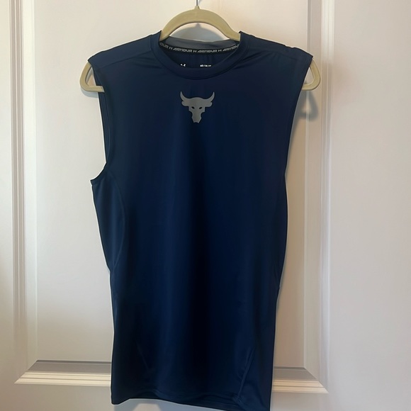 ☀️☀️Under Armour medium compression tank☀️☀️ - Picture 1 of 3